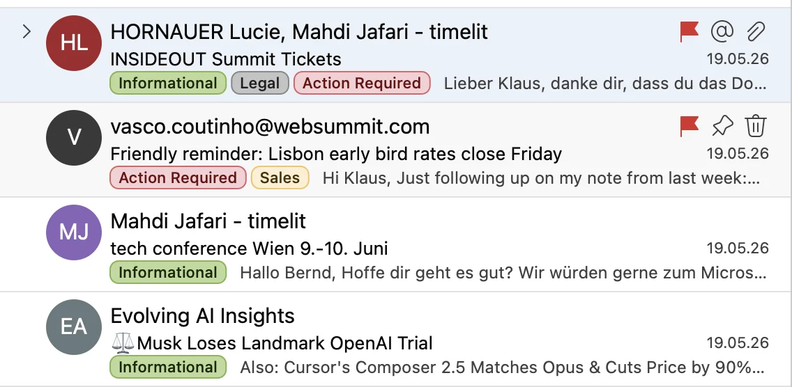Farbcodierte Outlook-Kategorien von timelit mit Action Required und Themen-Labels im Postfach
